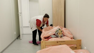 Дев’ятьох людей із Херсонщини евакуювали на Вінниччину: їм надають медичну та психологічну допомоги Дев’ятьох людей із Херсонщини евакуювали на Вінниччину: їм надають медичну та психологічну допомоги