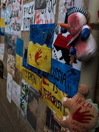 Херсонці взяли участь у мітингу з нагоди роковин війни у Румунії Херсонці взяли участь у мітингу з нагоди роковин війни у Румунії