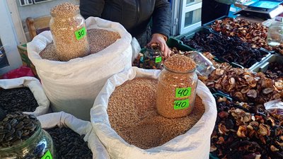 Ціни на кутю та дідухи на тернопільському ринку, продукти для куті, продавчиня Меланія, Тернопіль, 16 грудня 2025 року