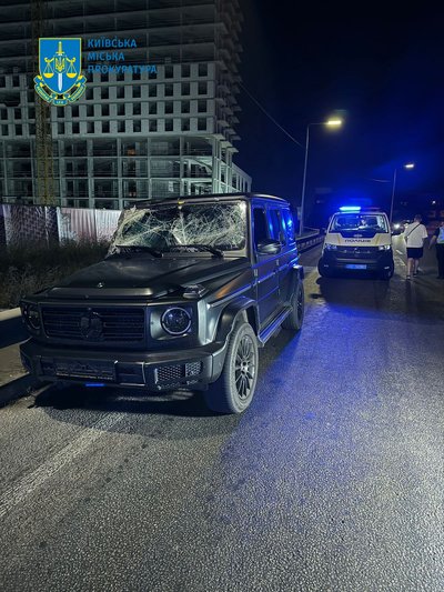 "Mercedes" врізався у відбійник: пасажир загинув, кермувальника судитимуть за нетверезе водіння "Mercedes" врізався у відбійник: пасажир загинув, кермувальника судитимуть за нетверезе водіння