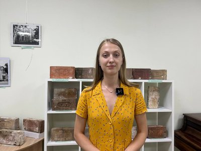 Найдавнішому експонату близько 200 років. Художник з Дніпропетровщини подарував місцевому музею колекцію цеглин Найдавнішому експонату близько 200 років. Художник з Дніпропетровщини подарував місцевому музею колекцію цеглин