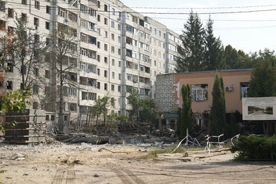 "Тисяча пошкоджених вікон": Як оговтуються мешканці пошкоджених багатоповерхівок у Сумах "Тисяча пошкоджених вікон": Як оговтуються мешканці пошкоджених багатоповерхівок у Сумах