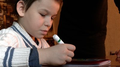 Багатодітна родина з Сумщини переїхала на Чернігівщину через збільшення обстрілів Багатодітна родина з Сумщини переїхала на Чернігівщину через збільшення обстрілів