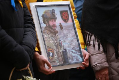 Пам'ятна дошка, спецпризначенець, Роман Корнута, Мазепа Пам'ятна дошка, спецпризначенець, Роман Корнута, Мазепа
