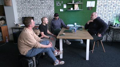 Гумором допомагають ЗСУ: історії рівненських стендаперів