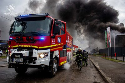 У Києві триває ліквідація наслідків російської атаки