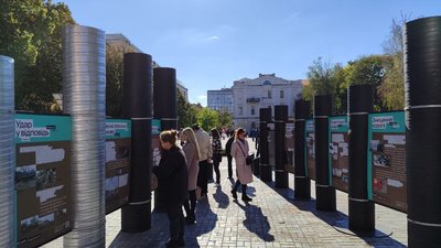 "86 днів Маріуполя": у Вінниці відкрилася виставка, присвячена обороні міста "86 днів Маріуполя": у Вінниці відкрилася виставка, присвячена обороні міста