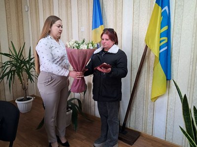 На Одещині матері загиблого військового передали його посмертні нагороди На Одещині матері загиблого військового передали його посмертні нагороди