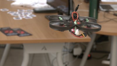 У Черкасах навчають керувати дронами студентів У Черкасах навчають керувати дронами студентів