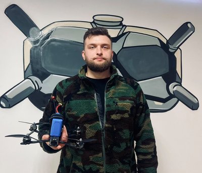 Навчився керувати дронами після важкого поранення. Історія ветерана Іллі Рака Навчився керувати дронами після важкого поранення. Історія ветерана Іллі Рака