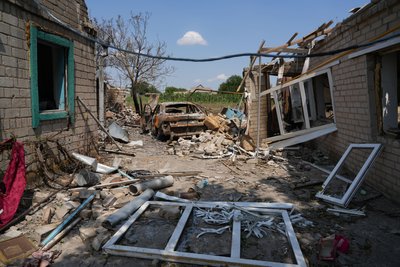 Чотири місяці жила з тілом загиблого сина. З прифронтової Великомихайлівки на Дніпропетровщині евакуювали 81-річну жінку Чотири місяці жила з тілом загиблого сина. З прифронтової Великомихайлівки на Дніпропетровщині евакуювали 81-річну жінку