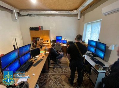 В Одесі судитимуть групу людей, які підробляли водійські документи В Одесі судитимуть групу людей, які підробляли водійські документи