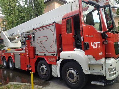 У Києві спалахнула пожежа у триповерхівці. Що відомо