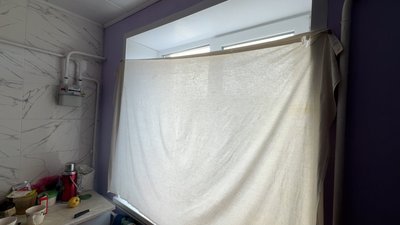 Завішене вікно на кухні у квартирі Ольги, Черкаське, Донецька область, 24 грудня 2025 рік Завішене вікно на кухні у квартирі Ольги, Черкаське, Донецька область, 24 грудня 2025 рік