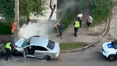 В'їхав у стовп, автівка загорілася: у Чернігові на проспекті Левка Лук'яненка сталася ДТП 20 травня 2024 року В'їхав у стовп, автівка загорілася: у Чернігові на проспекті Левка Лук'яненка сталася ДТП 20 травня 2024 року