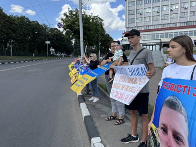 У Сумах відбулась акція "Не мовчи! Полон вбиває!" У Сумах відбулась акція "Не мовчи! Полон вбиває!"