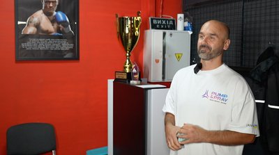 Тренує попри біль: історія ветерана війни з Черкас, який навчає дітей боксу Тренує попри біль: історія ветерана війни з Черкас, який навчає дітей боксу