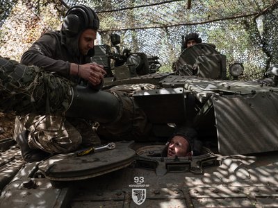 Як роблять схованки для танків на Донеччинні показали "холодноярівці" Як роблять схованки для танків на Донеччинні показали "холодноярівці"