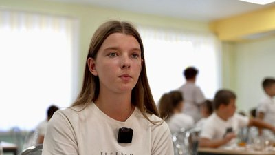 Христина Понита, учениця, їжа, школа, їдальня, столова Христина Понита, учениця, їжа, школа, їдальня, столова