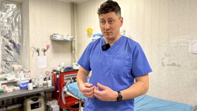 Робота починається із сутінками. Ніч у мобільному польовому шпиталі на Донеччині Робота починається із сутінками. Ніч у мобільному польовому шпиталі на Донеччині