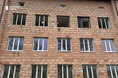 "Це робиться тимчасово": пошкоджену через атаку РФ поліклініку в Ізмаїлі тимчасово перенесуть до стаціонару "Це робиться тимчасово": пошкоджену через атаку РФ поліклініку в Ізмаїлі тимчасово перенесуть до стаціонару