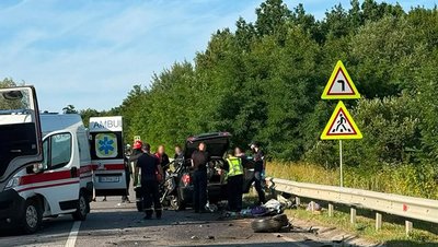 На місці аварії працювали поліція, медики та рятувальники На місці аварії працювали поліція, медики та рятувальники