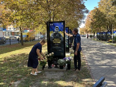 Із Алеї Героїв у Полтаві крадуть квіти та інші речі: що розповіли постраждалі