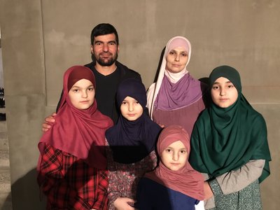 Beş çağına yetmegen balanı yetiştirgen Qırım siyasiy mabüsleri Nimetulayevlerniñ ikâyesi Beş çağına yetmegen balanı yetiştirgen Qırım siyasiy mabüsleri Nimetulayevlerniñ ikâyesi
