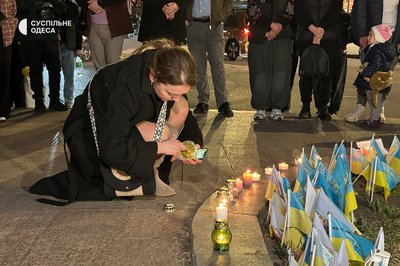 В центрі Одесі люди вийшли на акцію вшанування пам'яті громадського діяча Дем'яна Ганула В центрі Одесі люди вийшли на акцію вшанування пам'яті громадського діяча Дем'яна Ганула