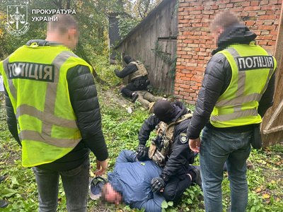 Двоє рівнян сушили, а потім продавали канабіс Двоє рівнян сушили, а потім продавали канабіс