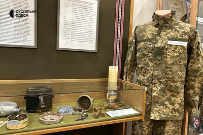 Показують, якою ціною українці виборюють свободу: на Одещині зібрали разом речі загиблих військових Показують, якою ціною українці виборюють свободу: на Одещині зібрали разом речі загиблих військових