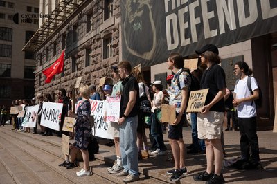 Акція протесту: кияни вимагають ввести мораторій на підвищення вартості проїзду у громадському транспорті Акція протесту: кияни вимагають ввести мораторій на підвищення вартості проїзду у громадському транспорті