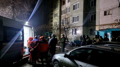 У Сумах "шахед" вдарив по багатоповерхівці У Сумах "шахед" вдарив по багатоповерхівці