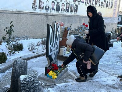"Вони почали цю боротьбу": на Черкащині вшанували пам'ять Героїв Небесної Сотні "Вони почали цю боротьбу": на Черкащині вшанували пам'ять Героїв Небесної Сотні
