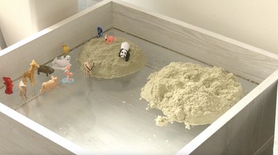 Робота із піском є гарною арт-терапевтичною технікою