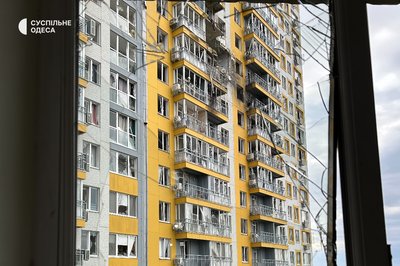 В Одесі внаслідок атаки РФ зруйнована квартира у багатоповерхівці: є травмовані В Одесі внаслідок атаки РФ зруйнована квартира у багатоповерхівці: є травмовані