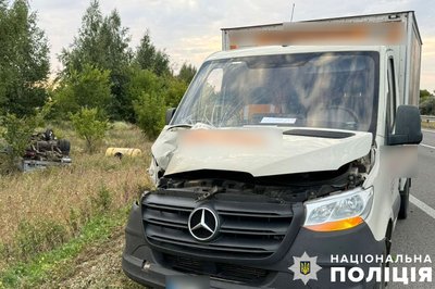 На Полтавщині через аварію водія автомобіля, який вилетів на узбіччя, забрала "швидка" На Полтавщині через аварію водія автомобіля, який вилетів на узбіччя, забрала "швидка"