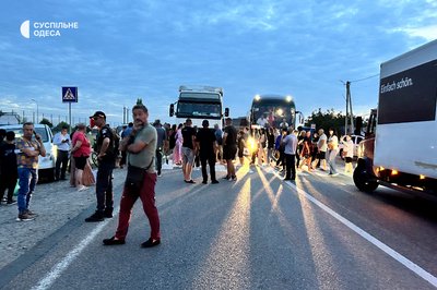 Під Одесою жителі села перекрили трасу Одеса-Рені: у чому причина Під Одесою жителі села перекрили трасу Одеса-Рені: у чому причина