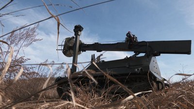 наземний дрон, дрон з висувною щоглою, нові дрони, дрон "Плющ" наземний дрон, дрон з висувною щоглою, нові дрони, дрон "Плющ"