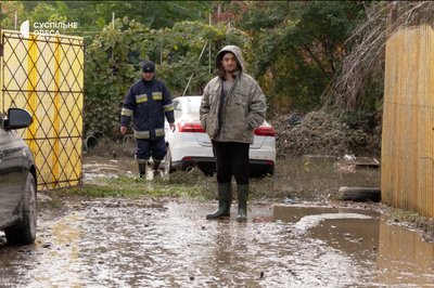 "Вода пішла хвилею у будівлю": приватні будинки на Одещині досі залишаються затопленими після негоди "Вода пішла хвилею у будівлю": приватні будинки на Одещині досі залишаються затопленими після негоди