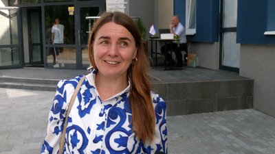 "Школа гарна, є місця для відпочинку": у Чернігові пройшов 1-й дзвоник у гімназії №13, яку відновили після бомбардувань "Школа гарна, є місця для відпочинку": у Чернігові пройшов 1-й дзвоник у гімназії №13, яку відновили після бомбардувань