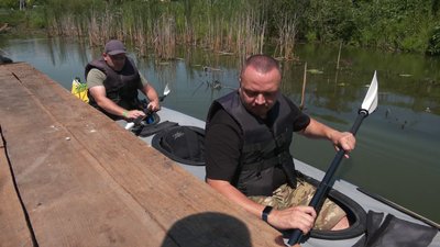 Безбар’єрність на воді: ветерани випробували підйомник для байдарок у парку "Оствиця" в Рівному