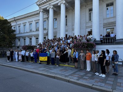 У Полтаві вшанували загиблих захисників автопробігом та хвилиною мовчання У Полтаві вшанували загиблих захисників автопробігом та хвилиною мовчання