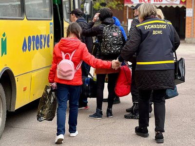 На Житомирщину прибув ще один потяг із евакуйованими жителями Донеччини