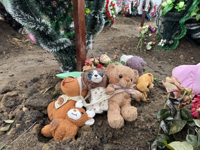 "Ми гуляли, на ковзанку ходили": спогади про вбиту російською армією 14-річну Аню Кушнарьову з Сум "Ми гуляли, на ковзанку ходили": спогади про вбиту російською армією 14-річну Аню Кушнарьову з Сум