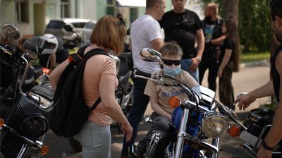 Подарувати настій дітям: байкери завітали до маленьких пацієнтів Черкаського центру онкології Подарувати настій дітям: байкери завітали до маленьких пацієнтів Черкаського центру онкології