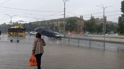 У Києві чутно грім: негода триватиме до кінця дня У Києві чутно грім: негода триватиме до кінця дня