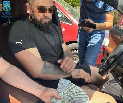 5 500 доларів за відстрочку від мобілізації: на Львівщині підозрюють працівника ДСНС 5 500 доларів за відстрочку від мобілізації: на Львівщині підозрюють працівника ДСНС