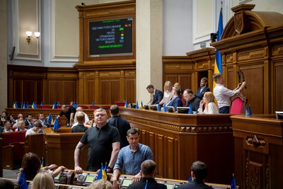 Народні депутати проголосували за законопроєкт про позбавлення незалежності двох основних антикорупційних інституцій — Національного антикорупційного бюро України (НАБУ) та Спеціалізованої антикорупційної прокуратури (САП). Київ, 22 липня 2025 року Народні депутати проголосували за законопроєкт про позбавлення незалежності двох основних антикорупційних інституцій — Національного антикорупційного бюро України (НАБУ) та Спеціалізованої антикорупційної прокуратури (САП). Київ, 22 липня 2025 року