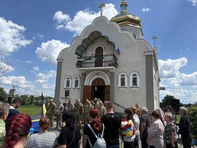 Громада Черкащини провела в останню загиблого у бою захисника Громада Черкащини провела в останню загиблого у бою захисника